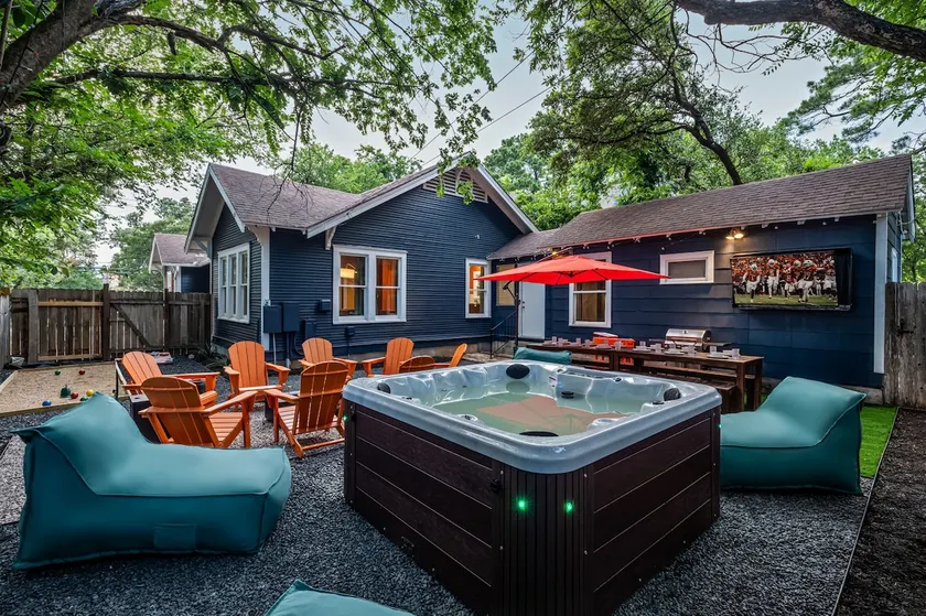 Western Tailgate -Sleeps 15 Hot Tub Bocce by UT - Image 1
