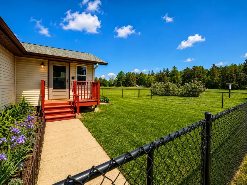 Trailside Cabin/Pet Friendly/Fire Pit/ Fenced Yard - Image 1