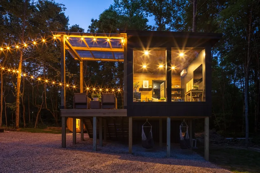 The Blackbird Tiny Home|Hot Tub, Sauna&PetFriendly - Image 1