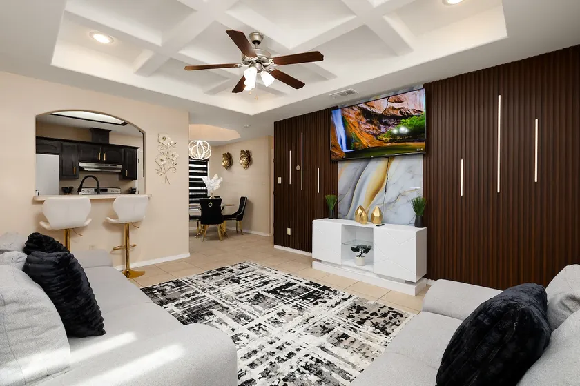 Modern Luxe Retreat - King Suite - Self Check-In - Image 1