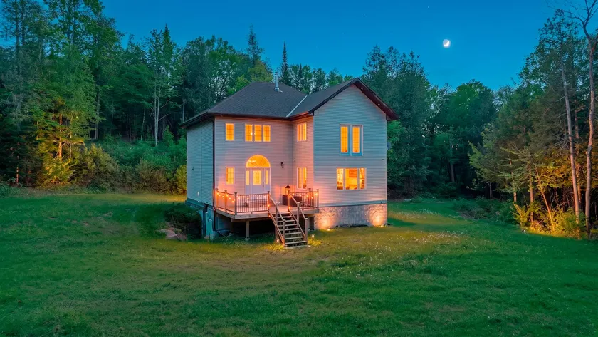 Fall Winter Retreat Renovated 4BR with TrailAccess - Image 1