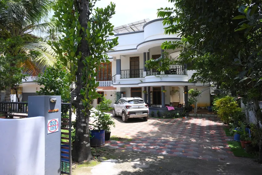 Ebbey's Villa - Image 1