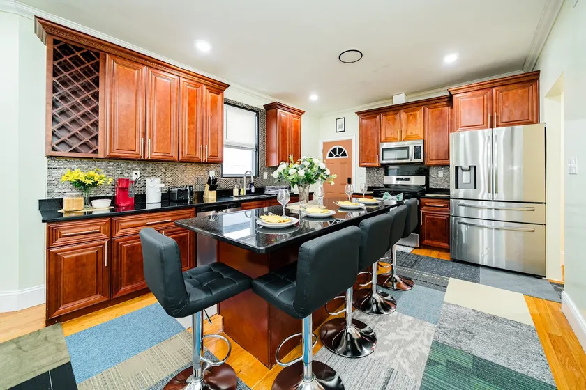 FREE Parking & Renovated 4BR 2BA Boston/Airport - Image 1