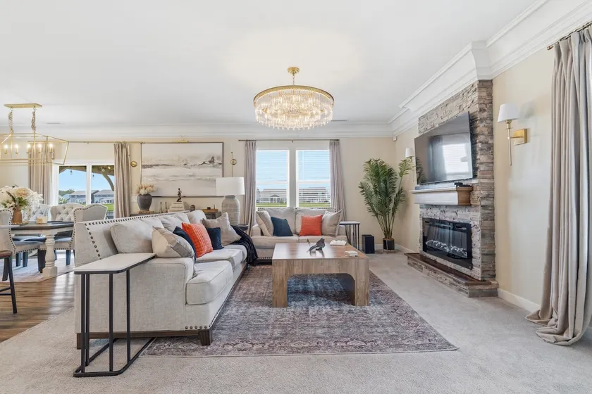 Winton Retreat | Sleeps 9 + Pool Access - Image 1