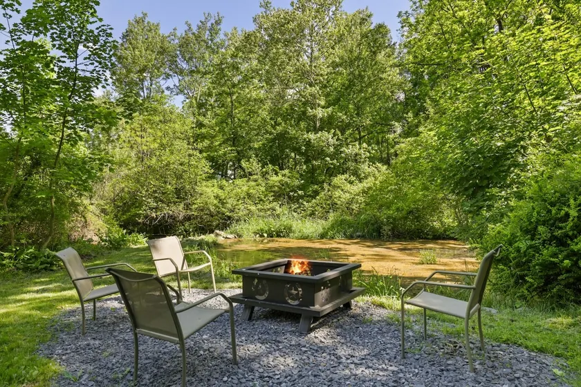 Robins Rest at Saylors Lake with Hot Tub, Pond, and Fire Pit - Image 1