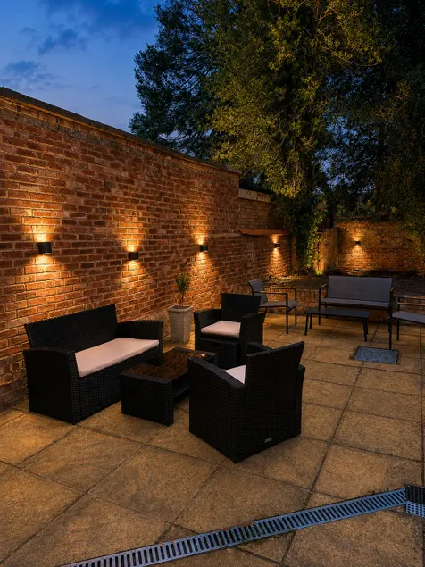 Historic High St Flat with Peaceful Garden Retreat - Image 1