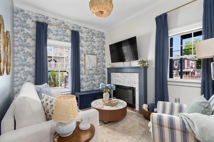 New Listing! Luxury condo in the heart of Newport - Image 1