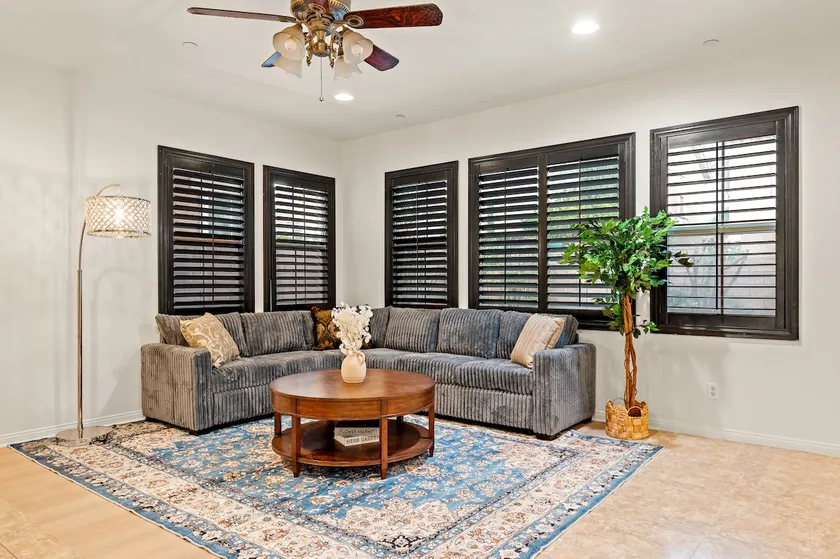 Luxury 7BR Getaway/10 Beds/Near Victoria Gardens - Image 1