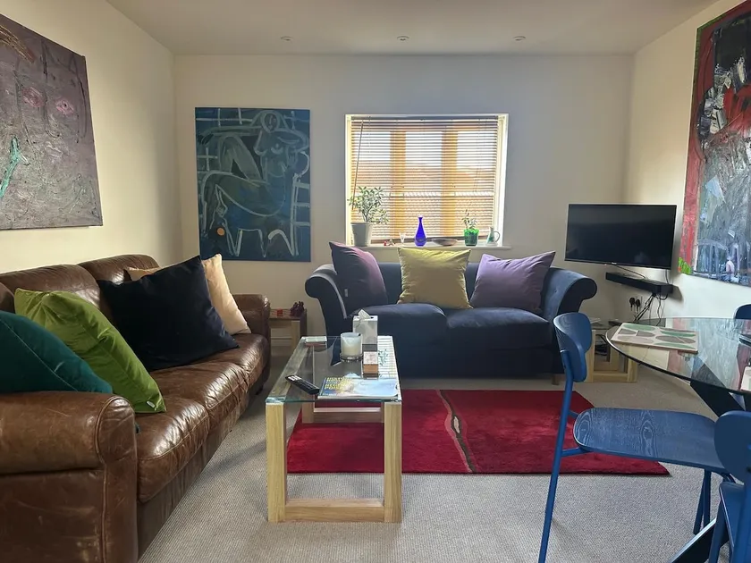 Super comfy, convenient two bedroom apartment - Image 1