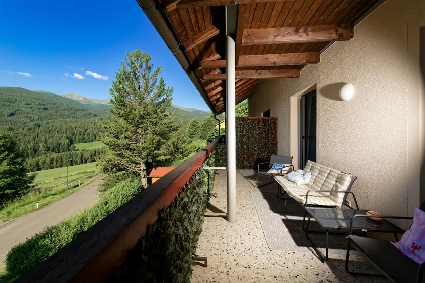 Cozy getaway with fantastic mountain views - Image 1