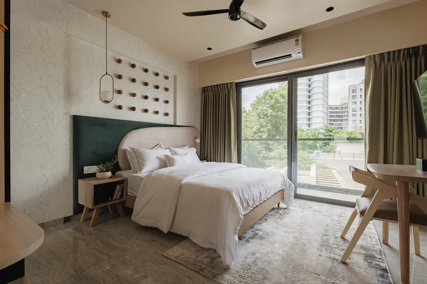 Asw304: Private Studio w Balcony nr Noble Hospital - Image 1