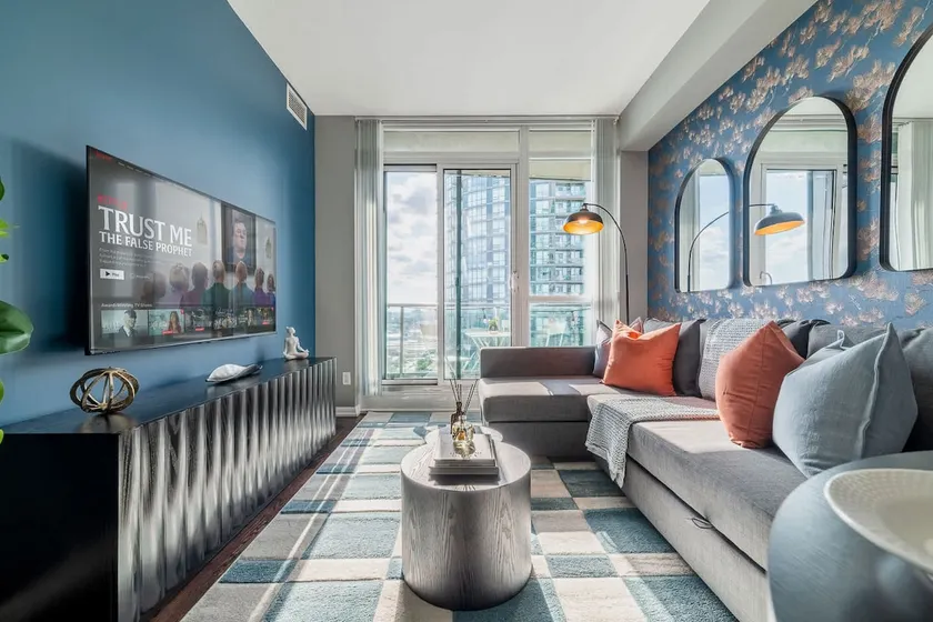 Chic Fort York Haven Lake Views & City Pulse - Image 1