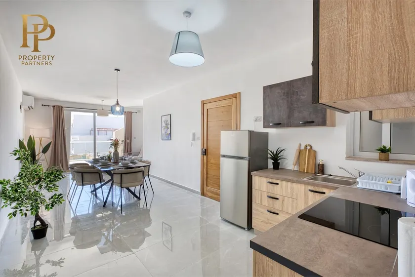 Designer 3 Bed 3 Bath Walk to Beaches - Image 1
