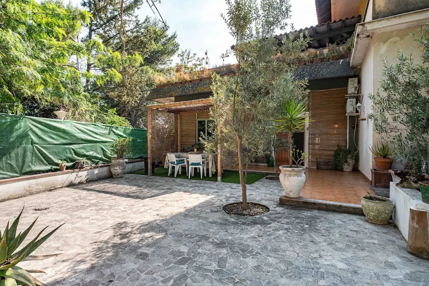Private Terrace and Parking Space Included - Image 1