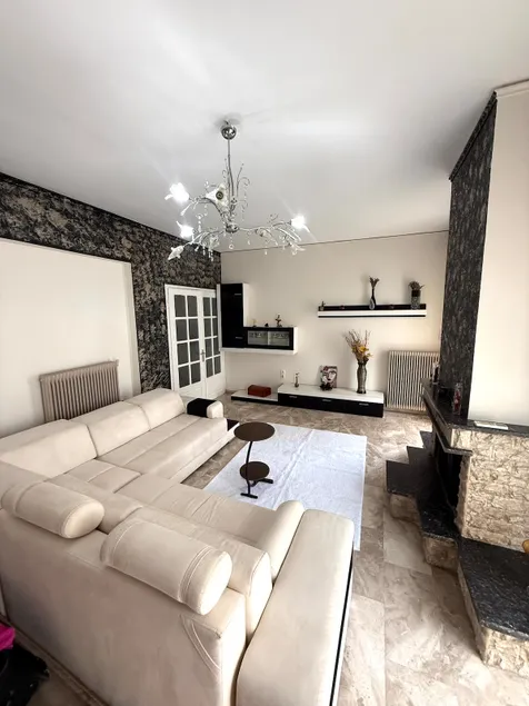 3BR Apartment, Spacious Near Piraeus Port & Metro. - Image 1