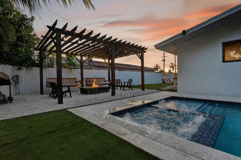 Miami Oasis | Heated Pool | Firepit 15 Min Beach - Image 1