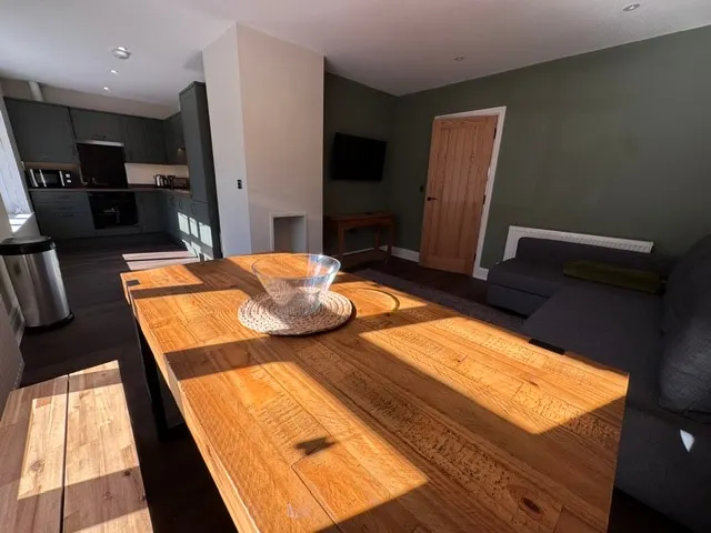 Stunning two bedroom apartment in The New Forest with private courtyard - Image 1