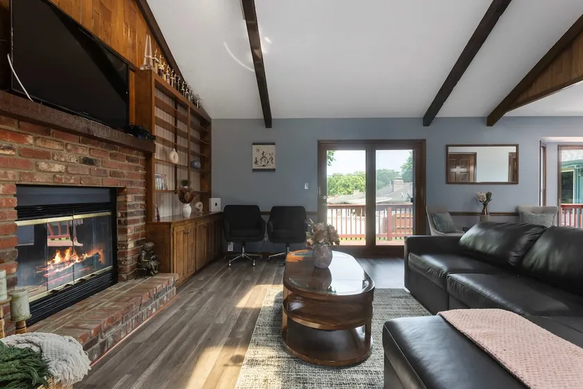 Sleeps8! Remodeled w/ Smart TVs , Near KC Stadium - Image 1