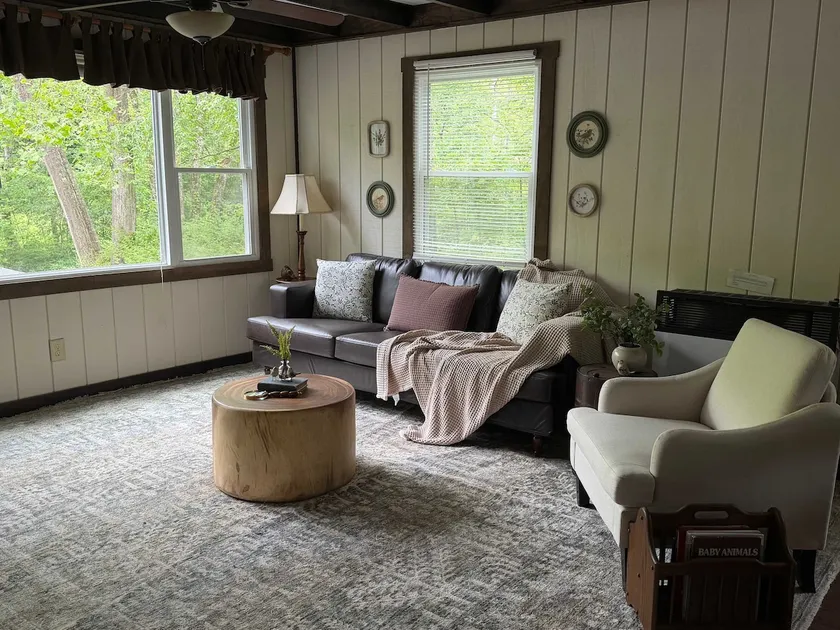 Charming Creekside Villa with Hot tub - Image 1
