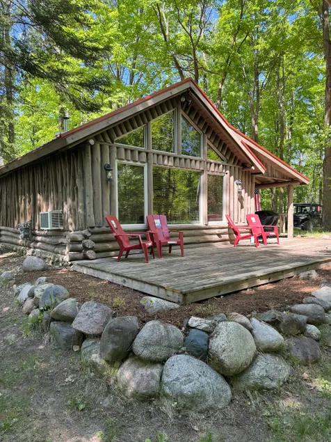 Northern Lights Retreat Little Cabin - Image 1