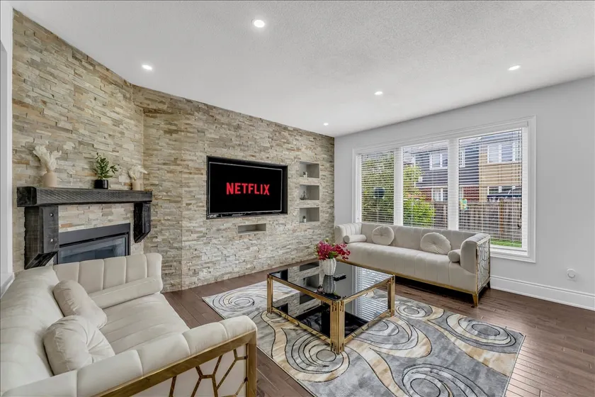 Modern Milton Home | Sleeps 14 | Family & Business - Image 1