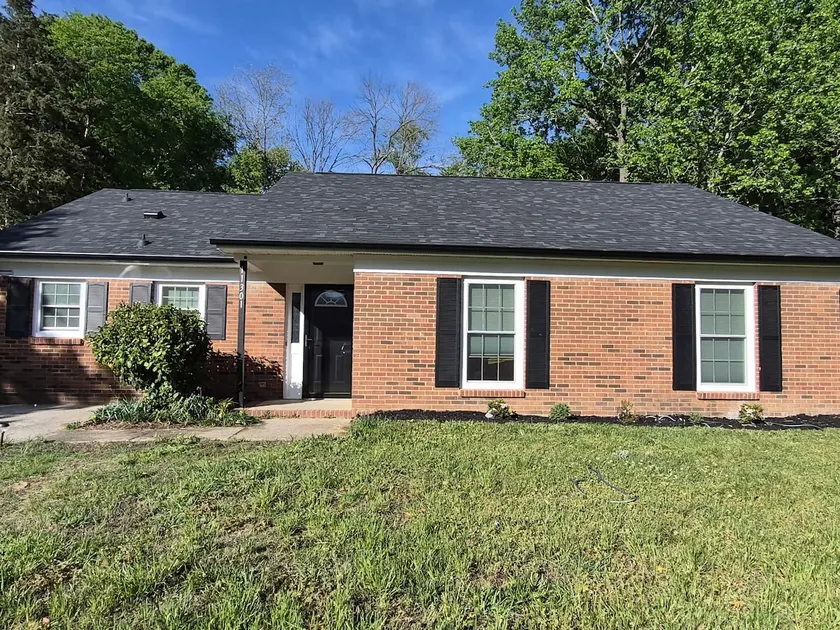 Fully furnished 3 bed 2 bath home in Charlotte, NC - Image 1