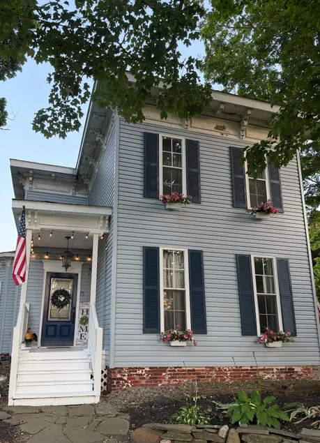 Charming 1870 Farmhouse Near Beach & Fishing - Image 1