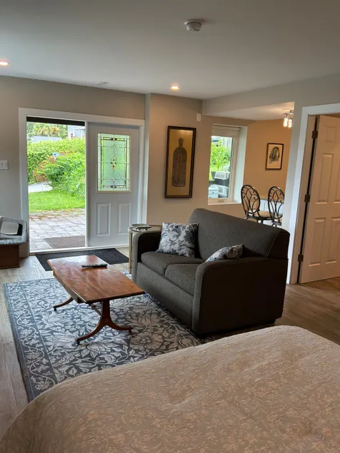 Guest Suite Port Moody - Image 1
