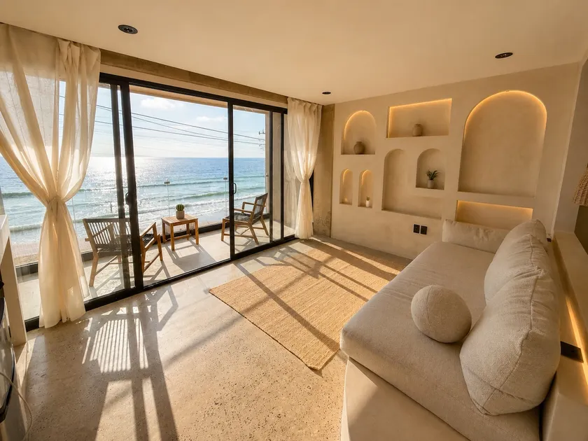 King Bed Luxury Beachfront in Playas w/AC - Image 1