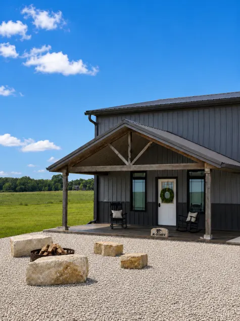 Woodland Hills Rustic Retreat - Image 1