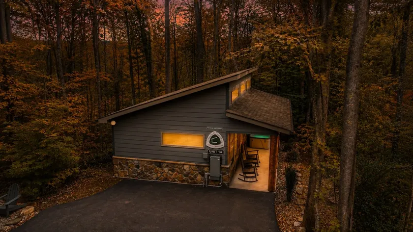 Hot Tub + Fire Pit + 23 min to Gatlinburg - Image 1