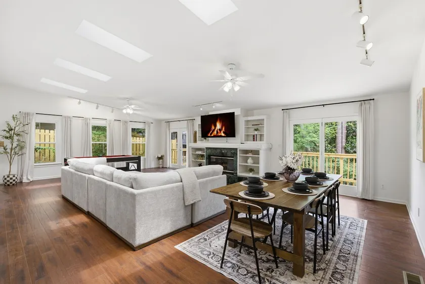 Aviation & Arcade: Charming Vintage Stay in ATL - Image 1