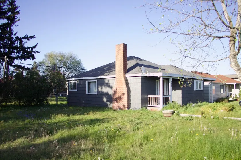 Dog-Friendly Downtown Retreat in Sunny Sequim - Image 1