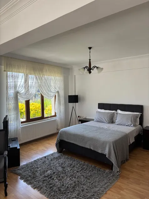 House with Sea View and Garden in Mobil Mevkii - Image 1