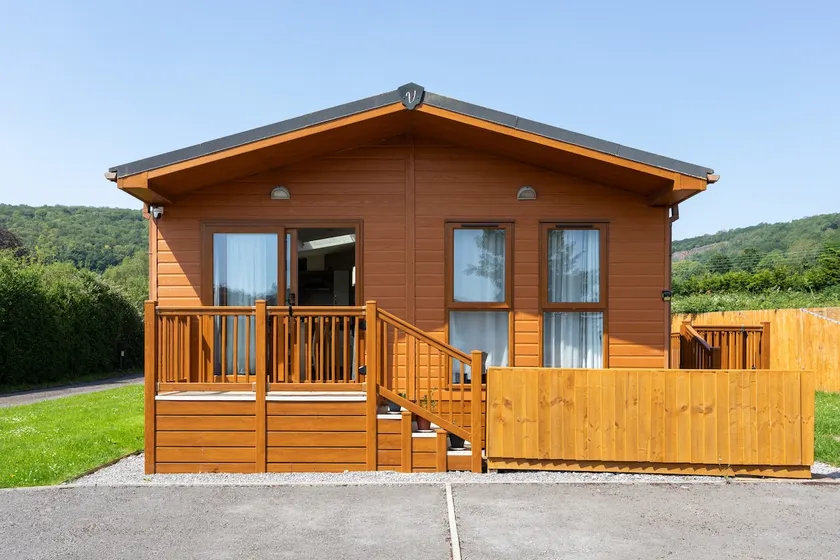 Purple Pigeon Lodge in Cheddar - Image 1
