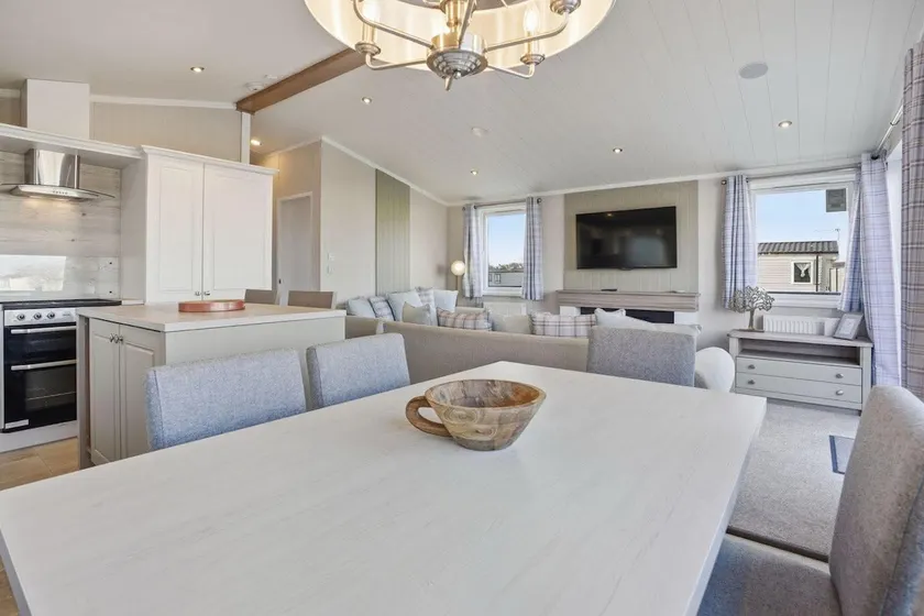 Luxury 3 Bed Lodge Corton - Image 1