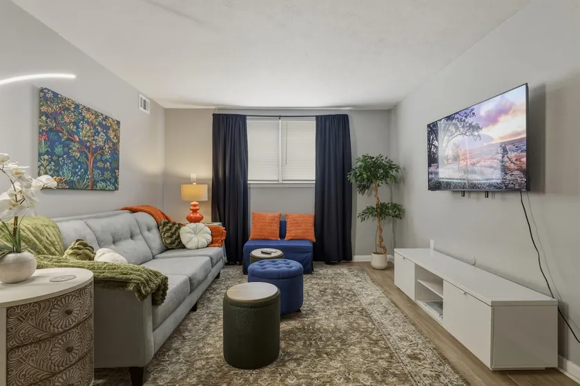 Fresh Corning Flat | Near CMOG/Gaffer, Pet OK - Image 1