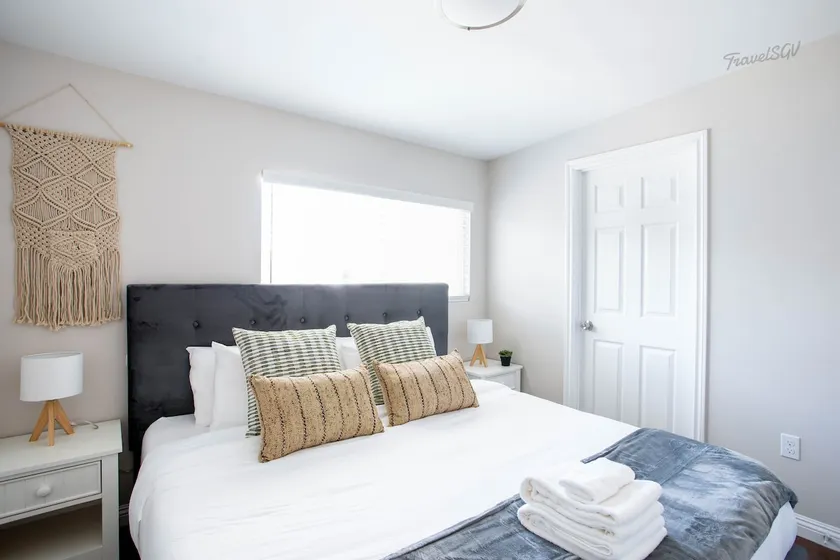 Private 1BR | Sleeps 2 | Workspace + WiFi - Image 1