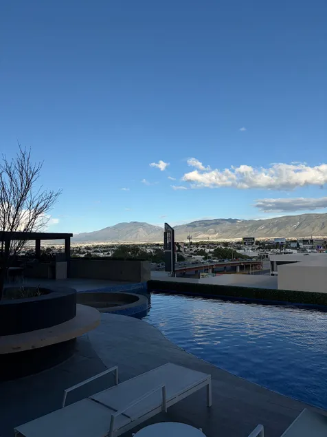 Majestic apartment with pool, gym, and excellent location - Image 1