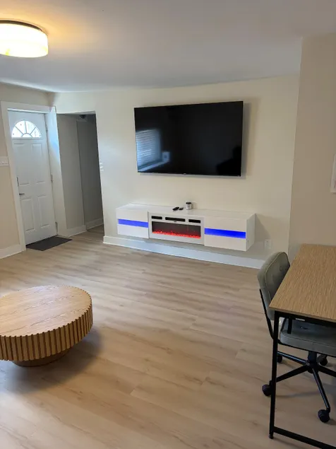 Newly renovated one bedroom unit. - Image 1