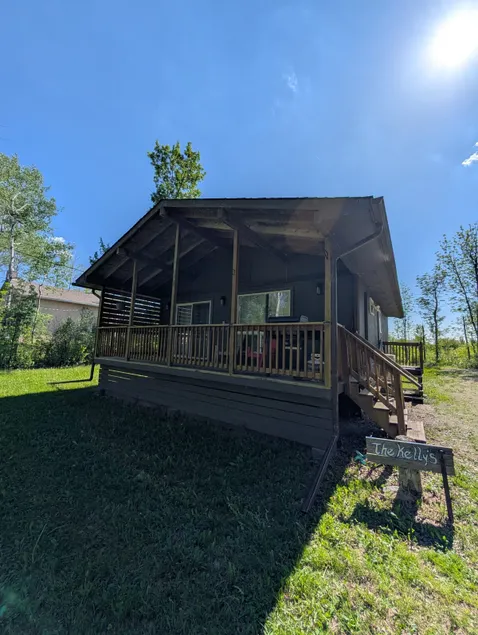 Cozy All-Season Cottage Retreat in Lac du Bonnet - Image 1