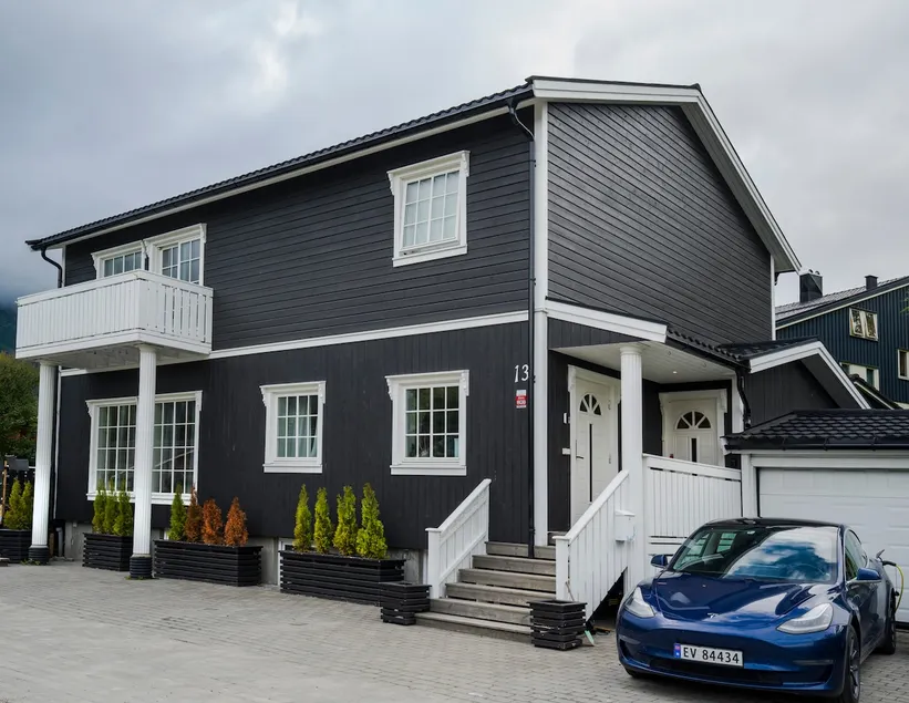Spacious 3-BR Apartment- 4 min drive to Helgelandstrappa - Image 1