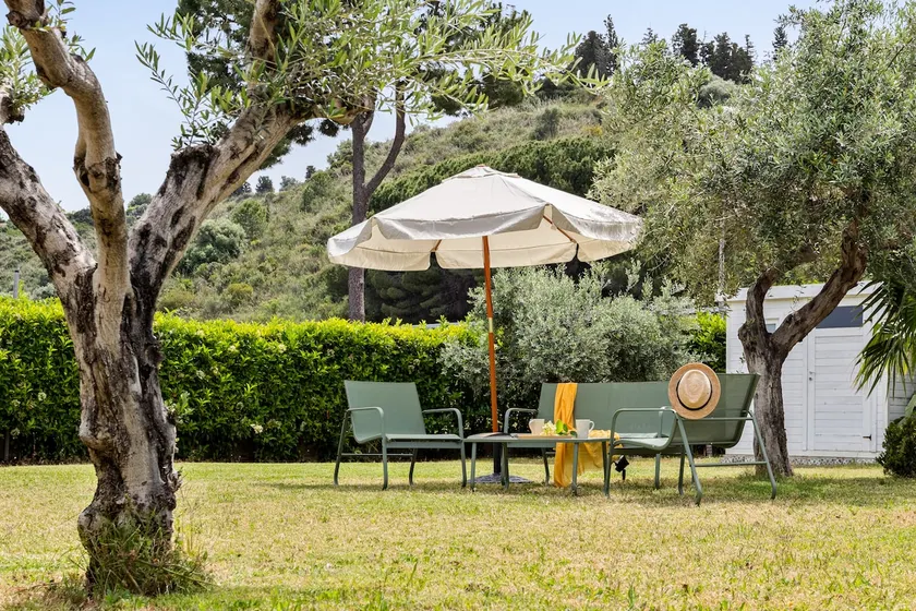 Private Garden Home Near the Beach - Image 1