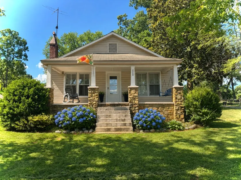 The Cottage On Oak Hill - Image 1