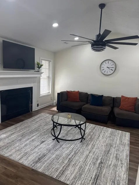 Charming & Cozy Home at 20 Rosebud near Downtown. - Image 1