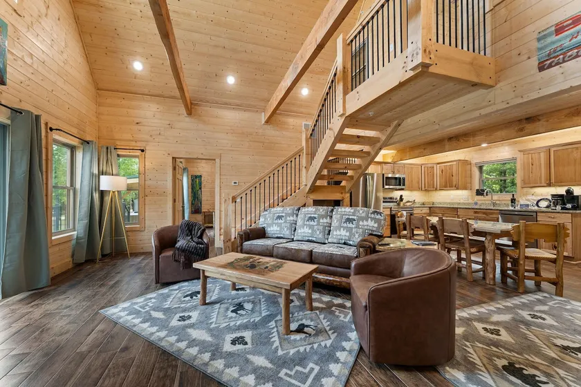 Log Cabin w Hot Tub&Free Tickets_Near ThunderRidge - Image 1