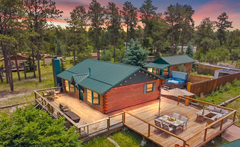 Big Deck Space | Private Hot Tub | Dog Friendly - Image 1