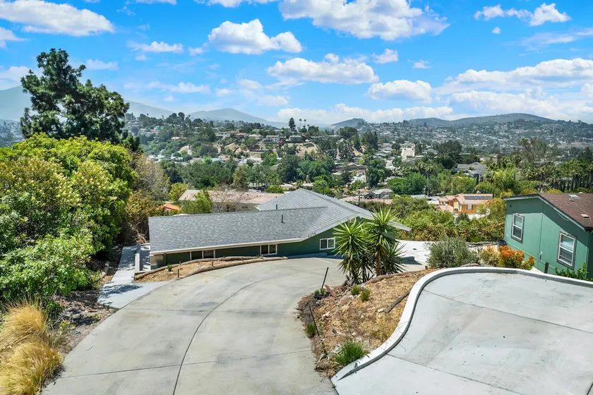 Private Hillside Guesthouse Near San Diego - Image 1