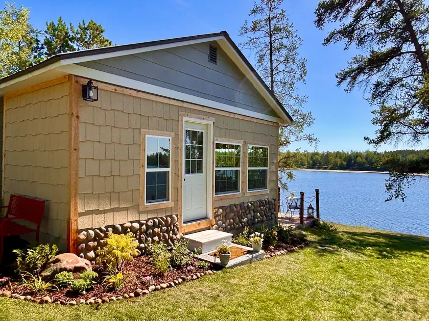 Newly remodeled classic lakeside cottage - Image 1