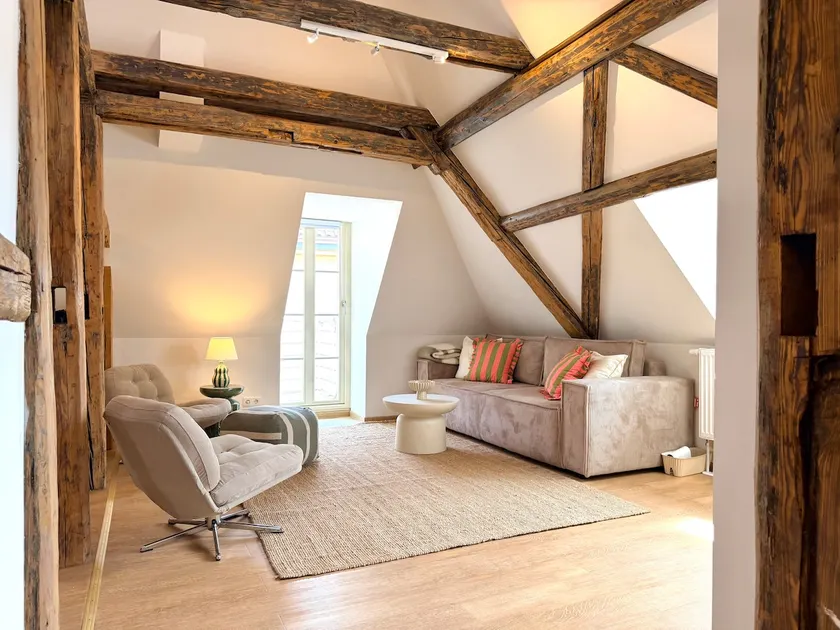 HyggeLiving | Box spring bed | 120 sqm | Central - Image 1